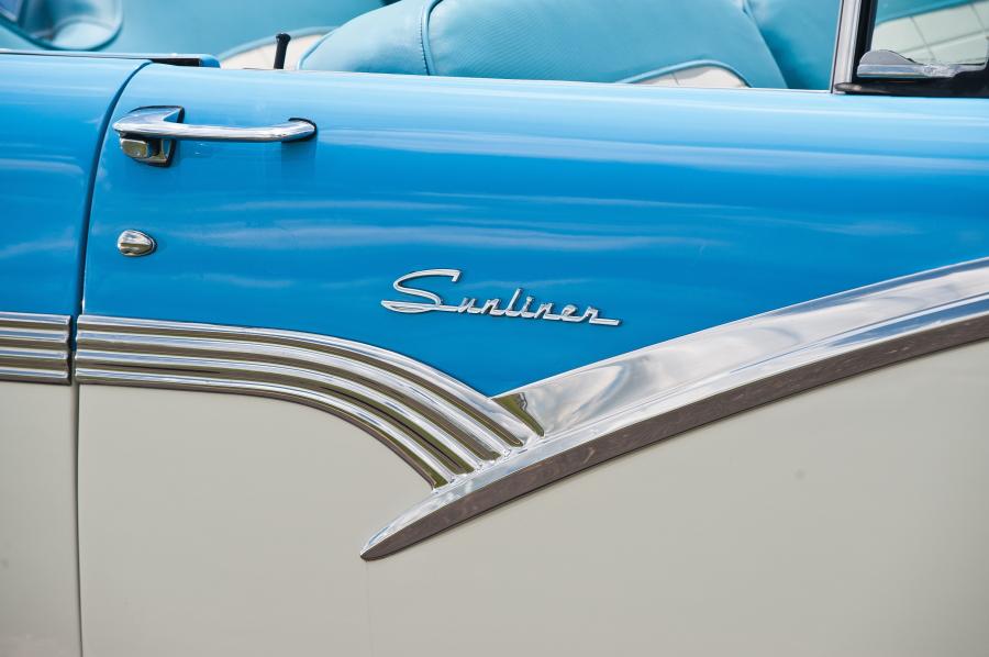  Ford Fairlane Sunliner Convertible White & Blue 1956 года  (фото 30 из 41)